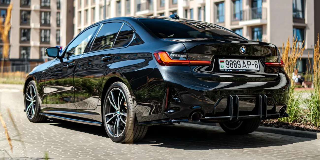 Чёрная BMW 3-Series уже в Hello 🥳