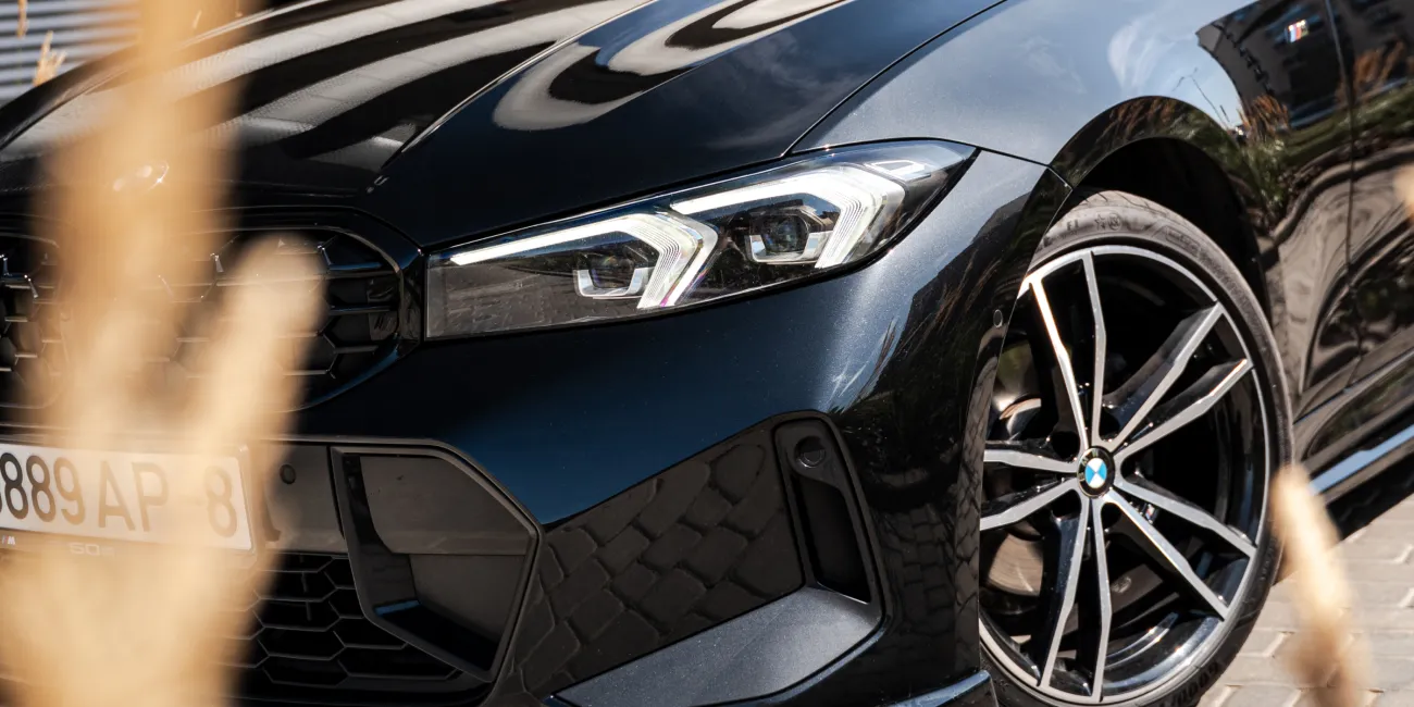 Чёрная BMW 3-Series уже в Hello 🥳