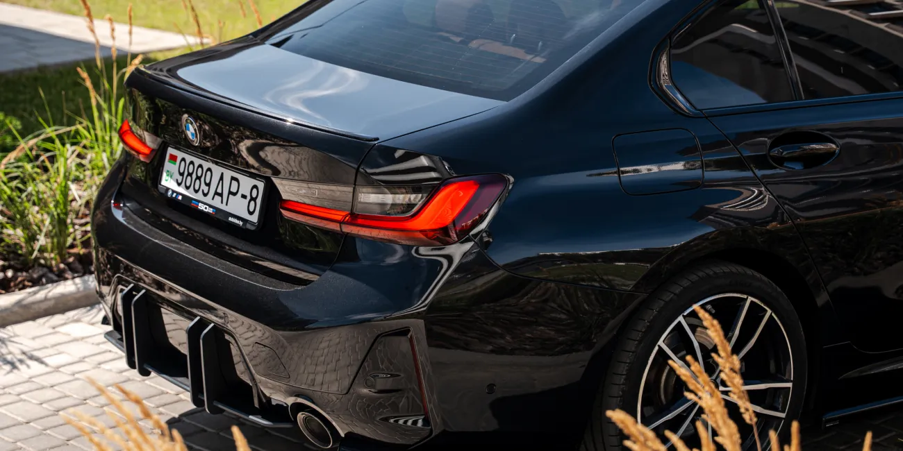 Чёрная BMW 3-Series уже в Hello 🥳