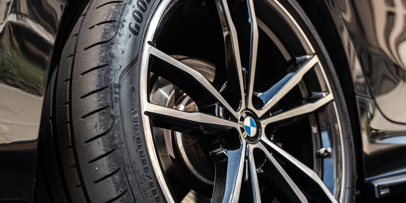 Чёрная BMW 3-Series уже в Hello 🥳