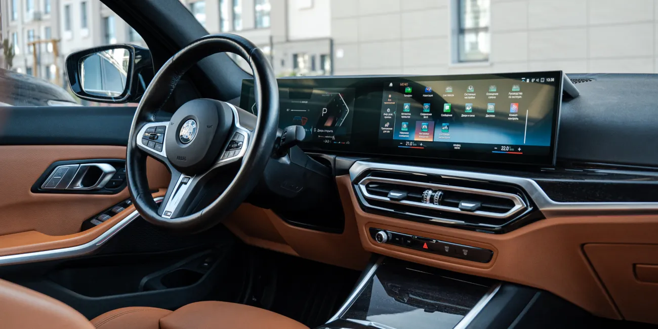 Чёрная BMW 3-Series уже в Hello 🥳